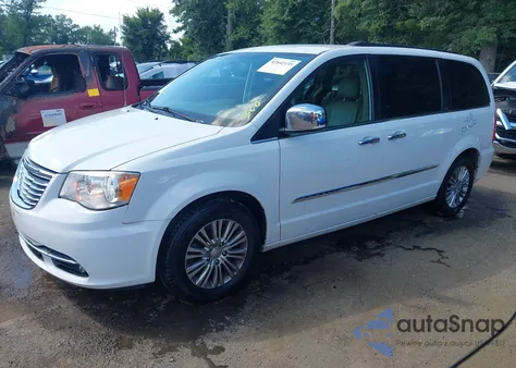 2015 Chrysler Town & Country Touring-L z USA, uszkodzony, nr VIN 2C4RC1CG2FR539750